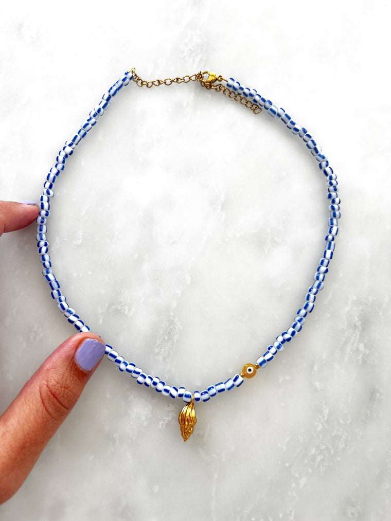 Goupi -  Blue and white necklace shell **