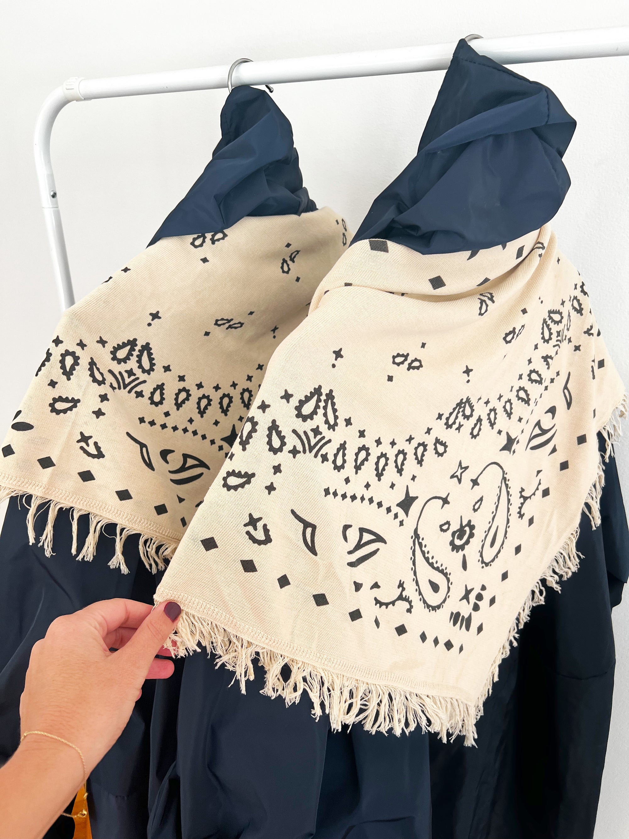 Petite Chou - cream fringe scarf