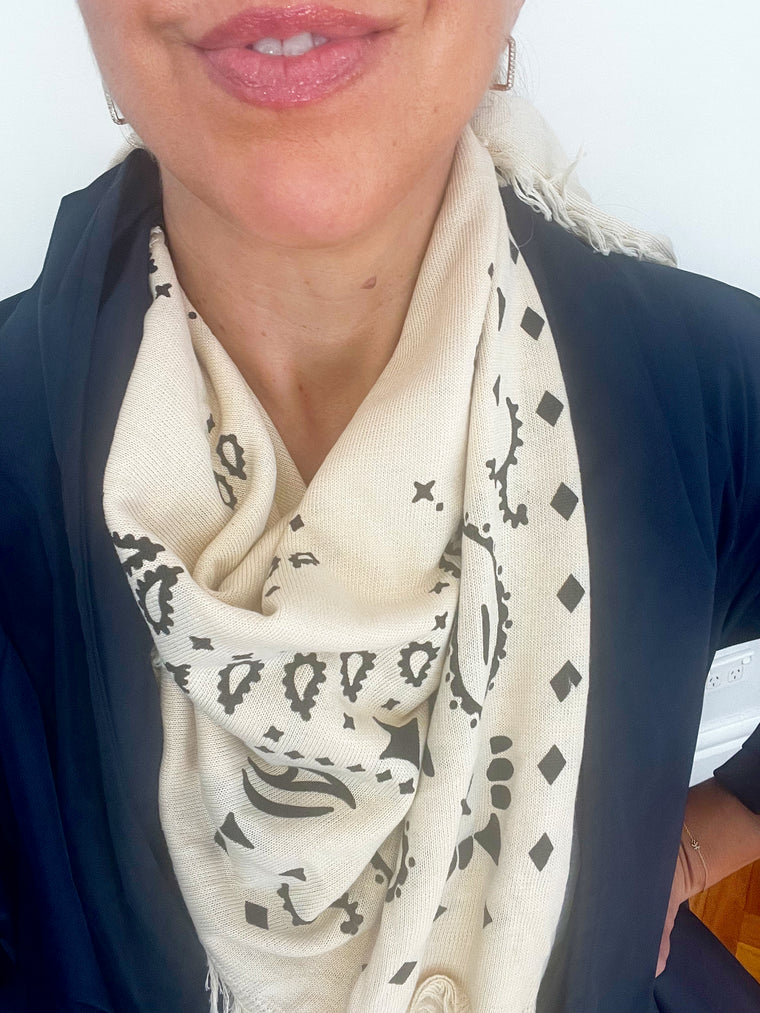 Petite Chou - cream fringe scarf