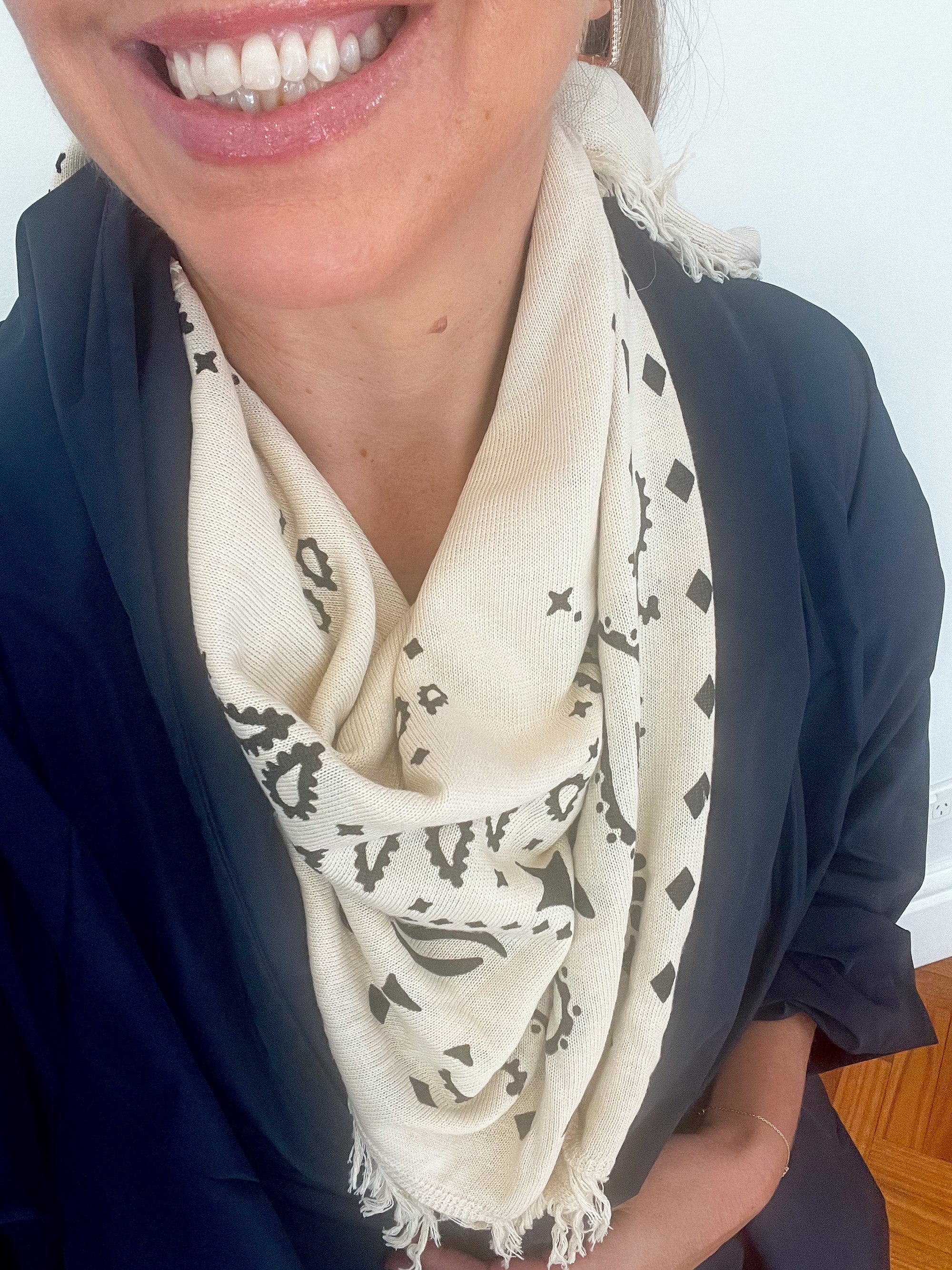 Petite Chou - cream fringe scarf