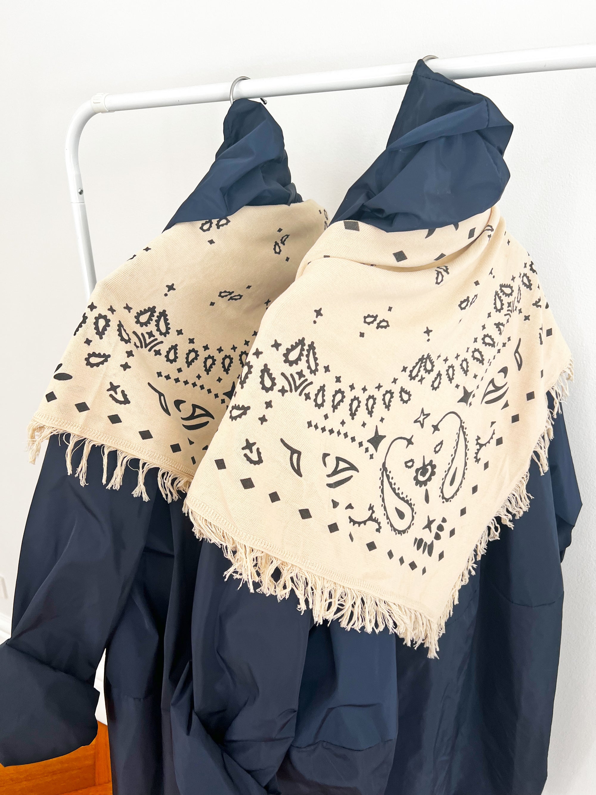 Petite Chou - cream fringe scarf