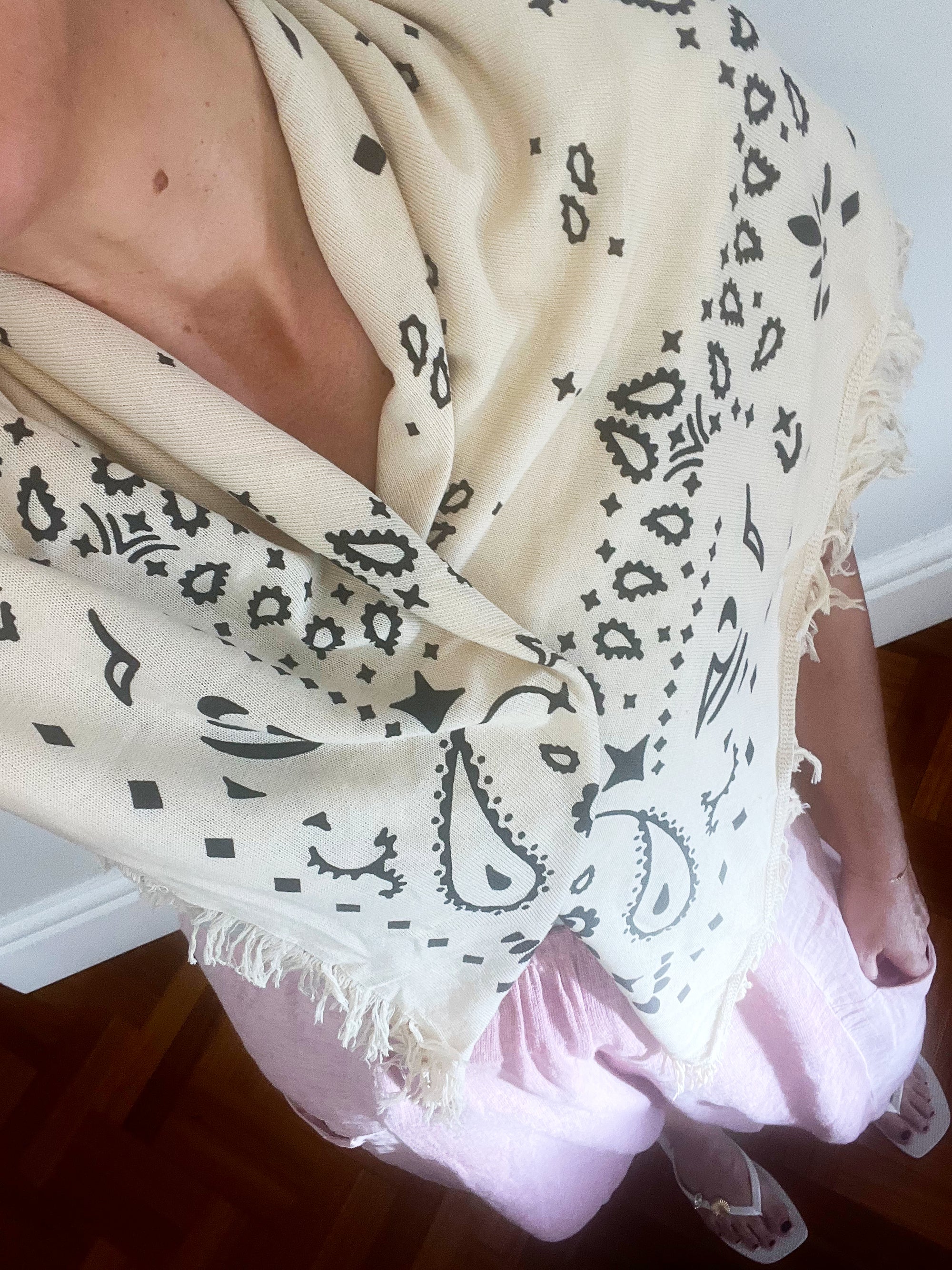 Petite Chou - cream fringe scarf